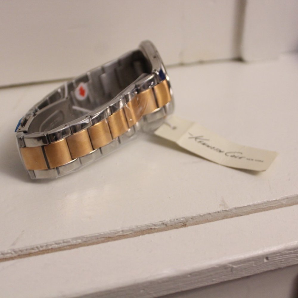 Women's Watch - Picture 6 of 8